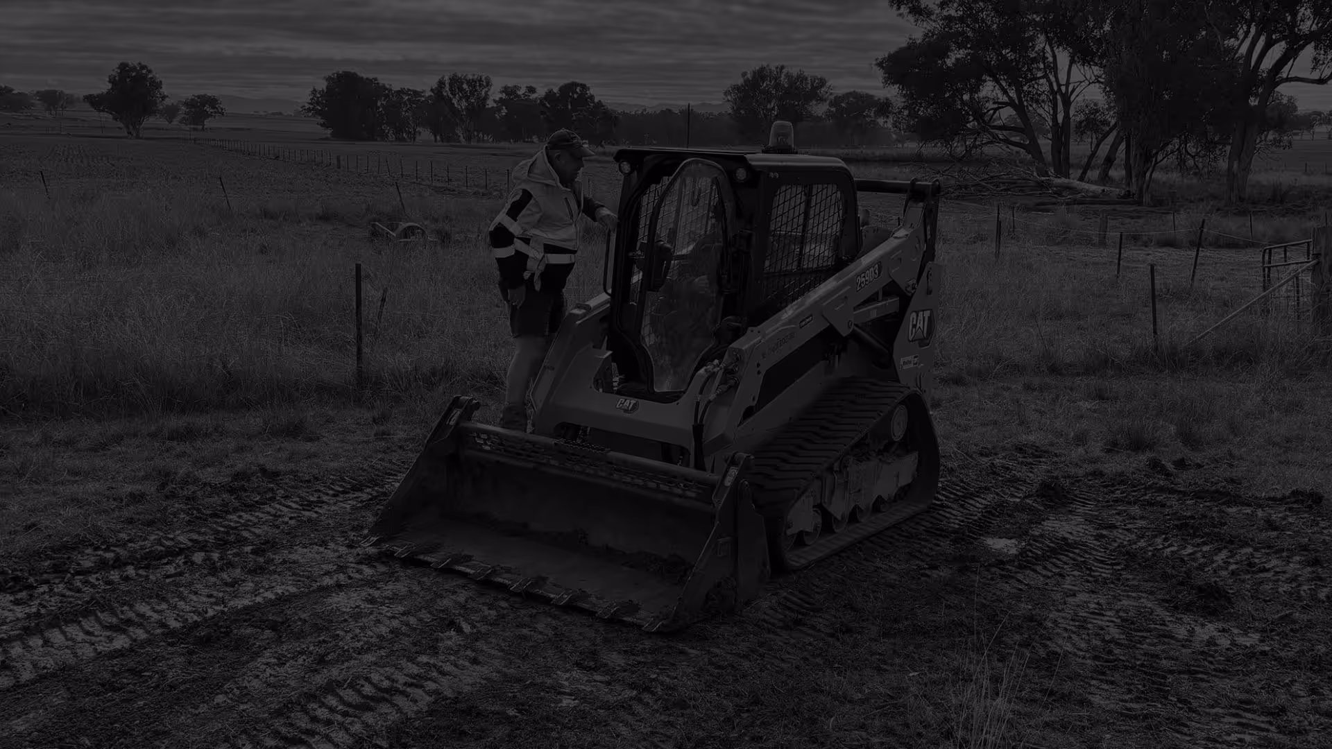 Skid steer excavator