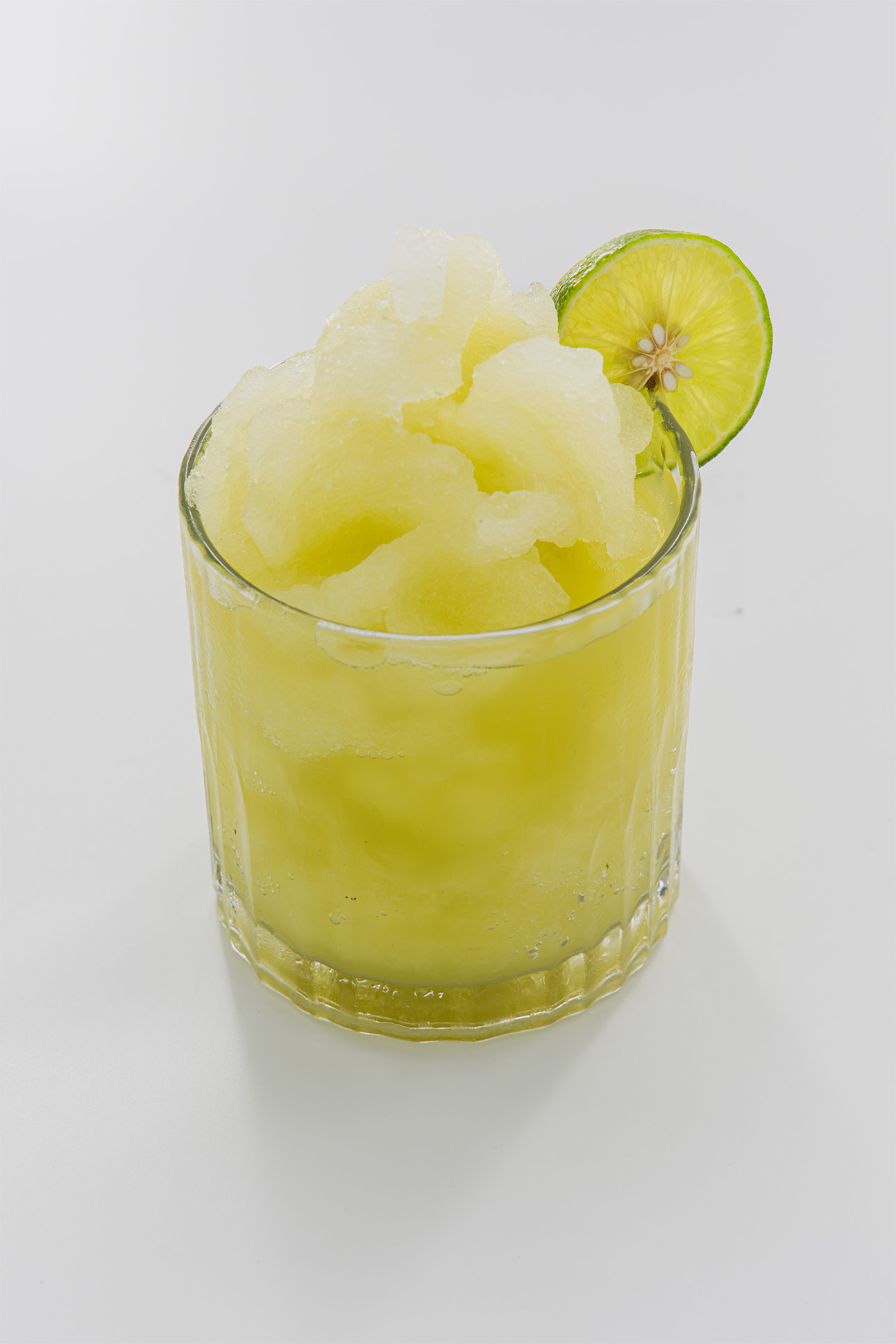 Fotografía de helado artesanal de coco — shooting de producto para Tukies Bali