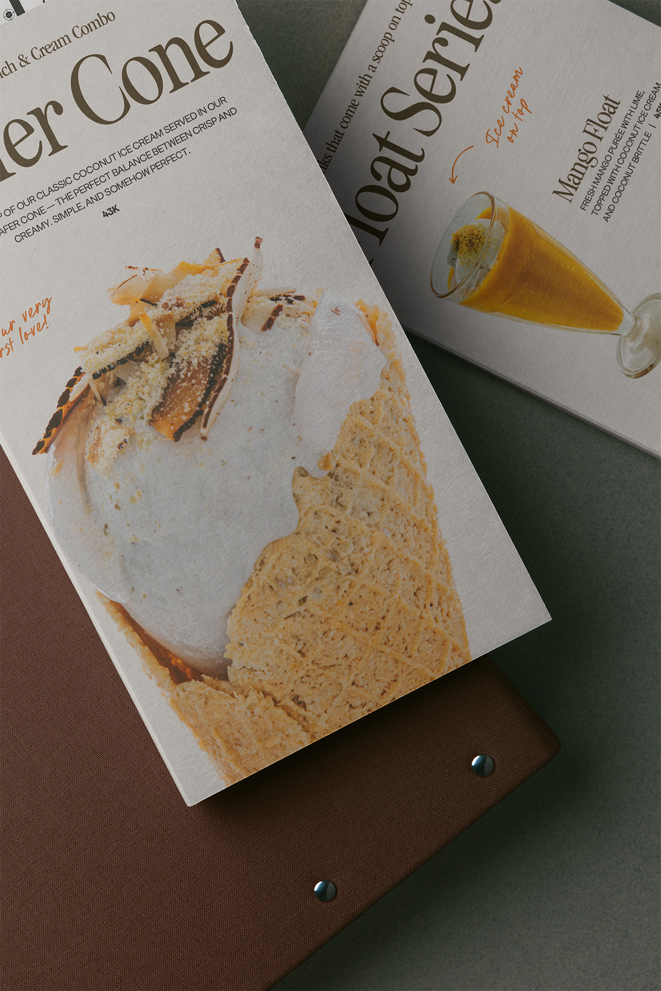 Mockup carta Tukies — diseño editorial de menú para heladería en Bali