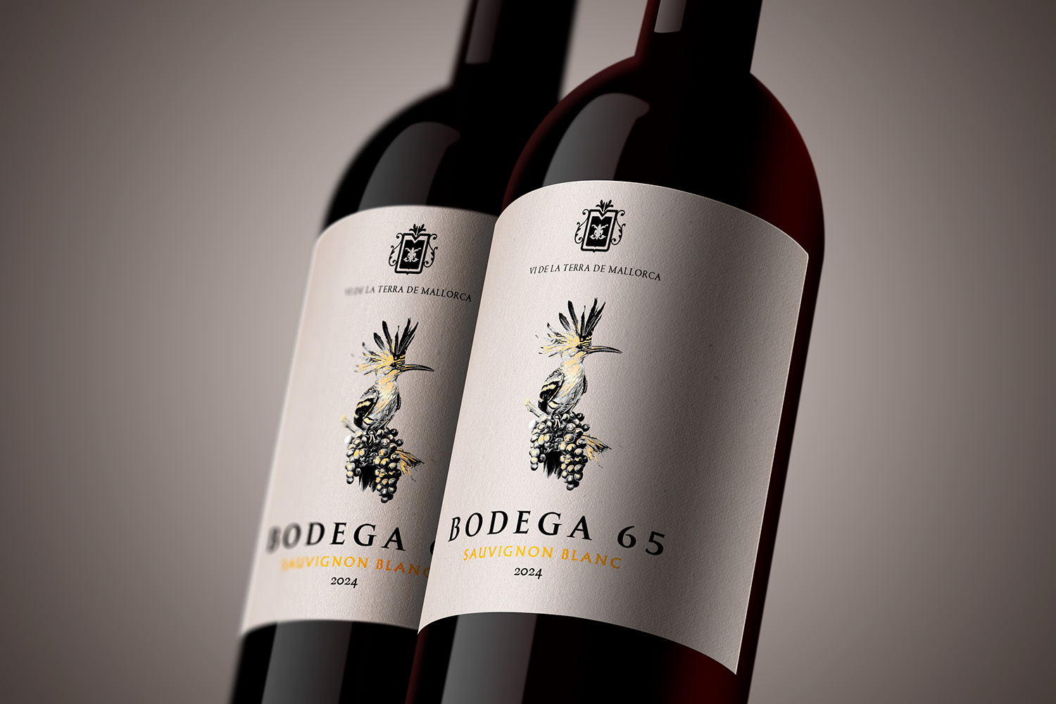 Branding y packaging Bodega 65 Mallorca — etiquetas de vino por Indigo Estudio