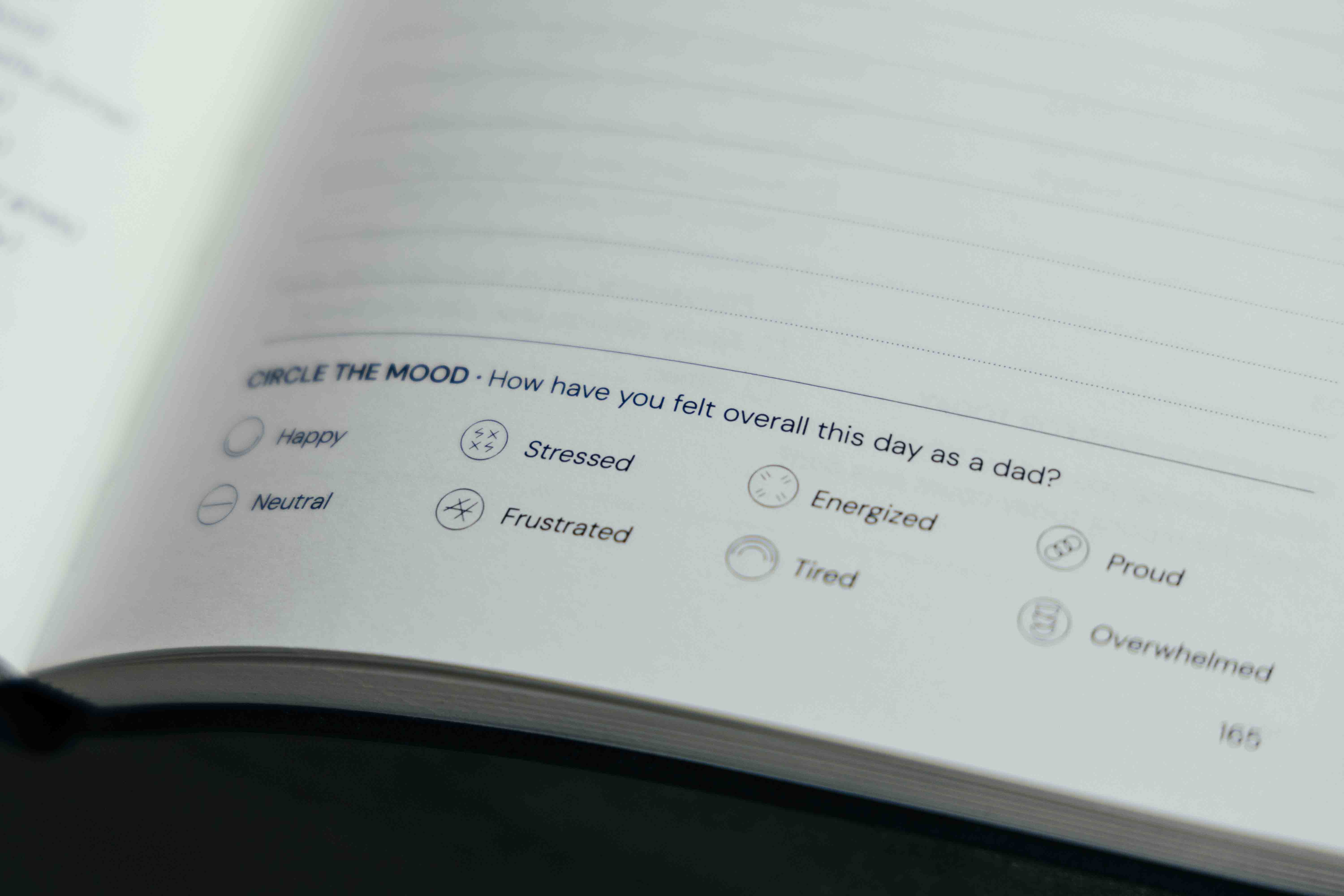 Dad's Journal tapa dura premium — diseño de producto editorial por Indigo Estudio