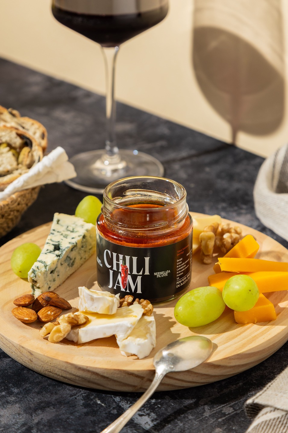 Etiqueta Chili Jam de Maxi's — tipografía serif y detalle artesanal por Indigo Estudio Mallorca