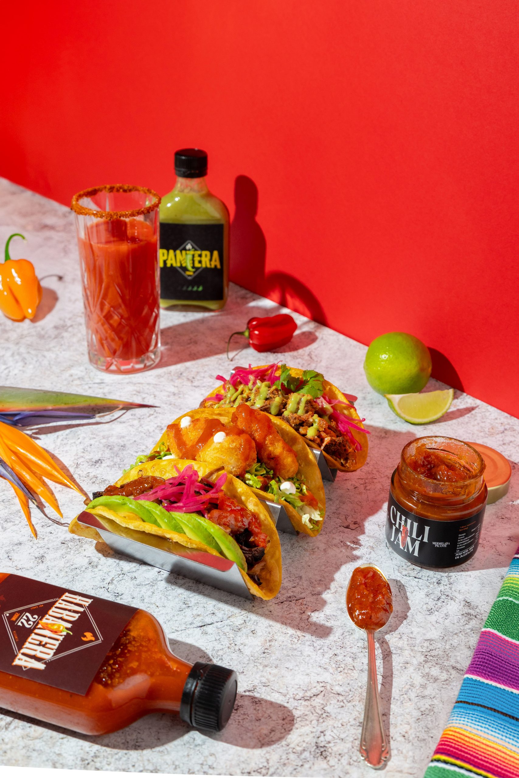 Fotografía de producto salsa Habanera de Maxi's — shooting por Steven Moreno para Indigo Estudio