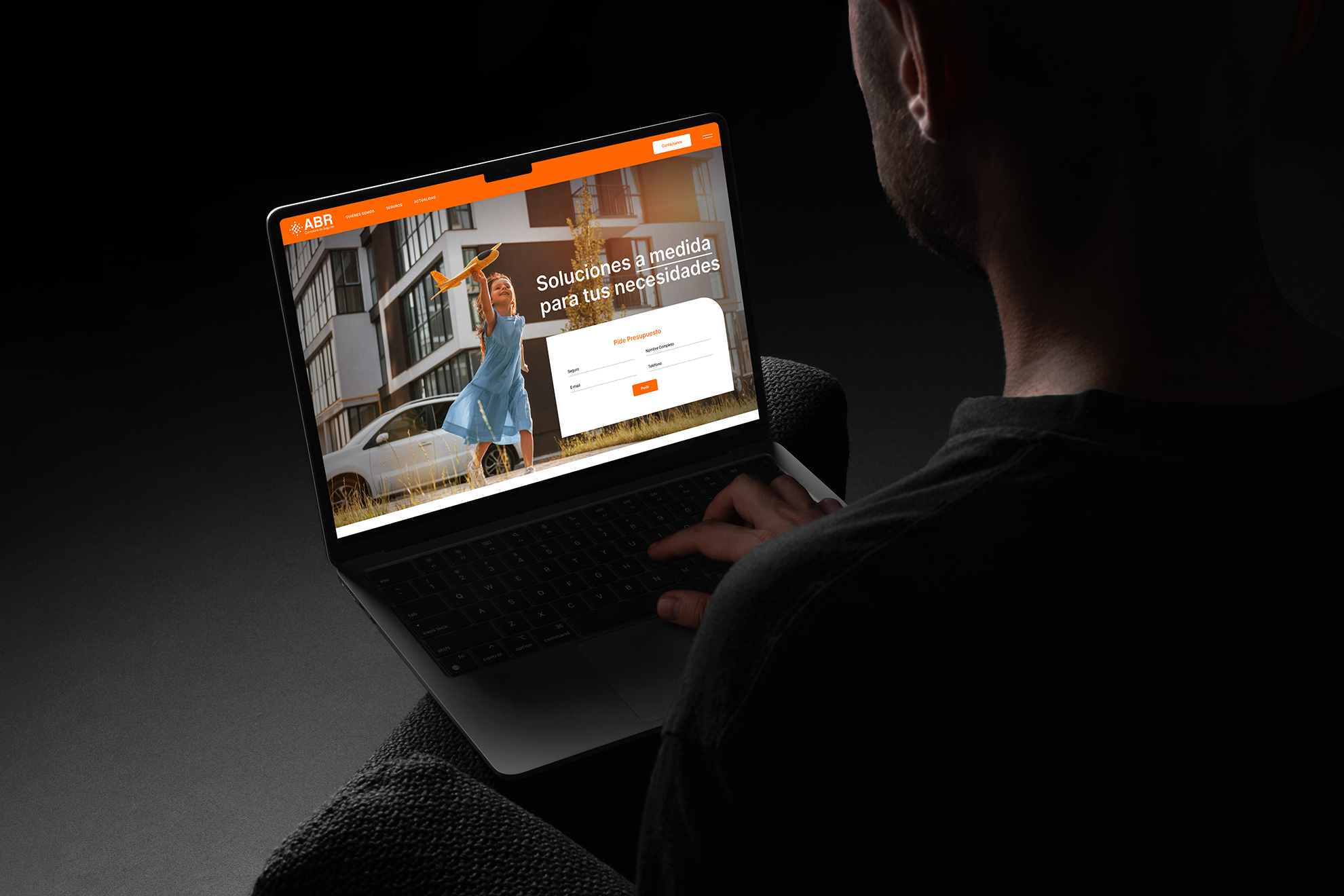 Web ABR Seguros responsive en MacBook — Indigo Estudio