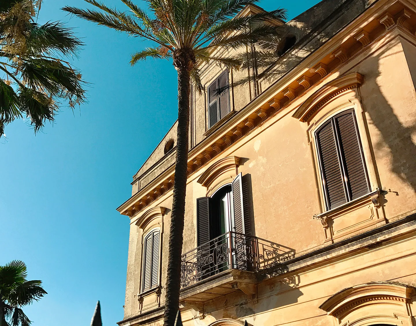 A Beautiful view of a building.