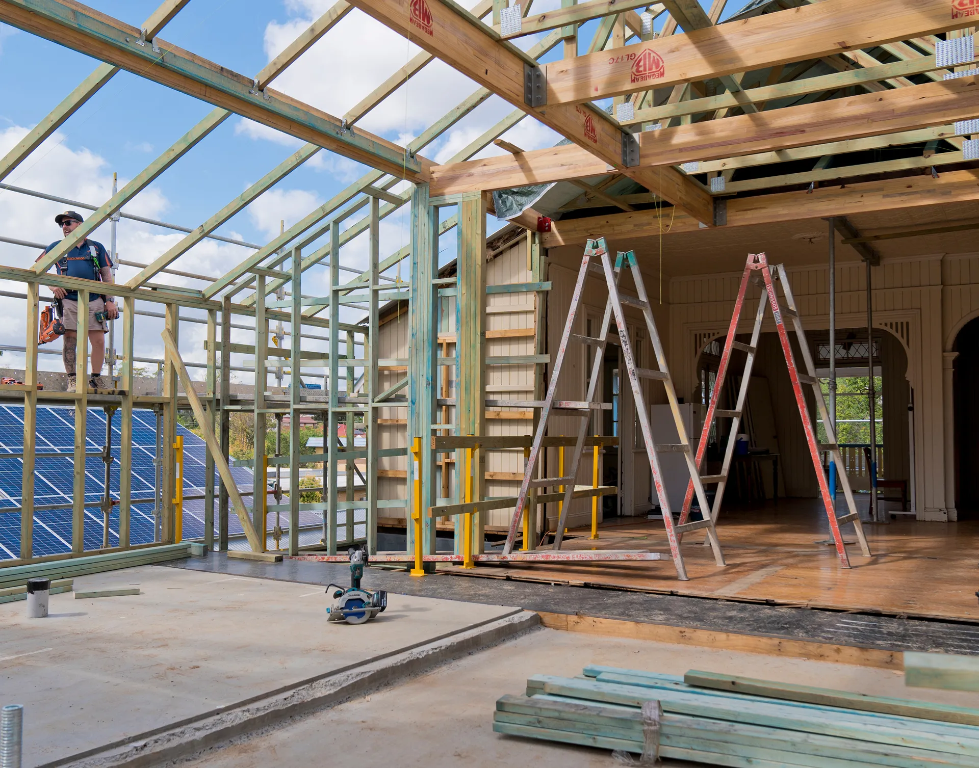 A house photo while it's under construction.