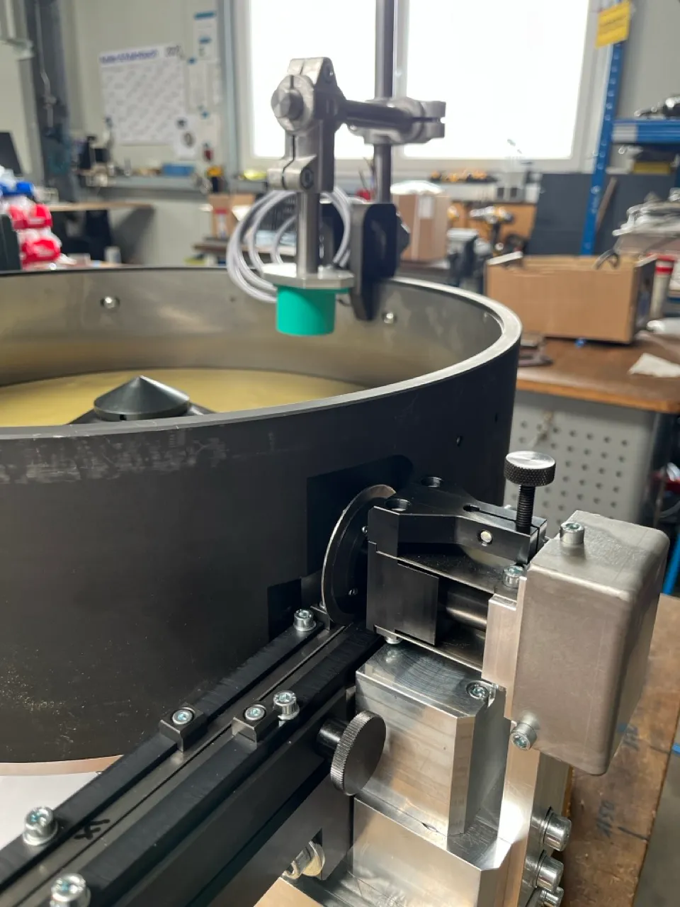 Anlage mit Nadelzuführtechnik