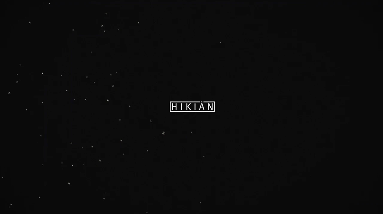Hikiän animaation aloituskuva jossa musta tausta ja hikiän logo