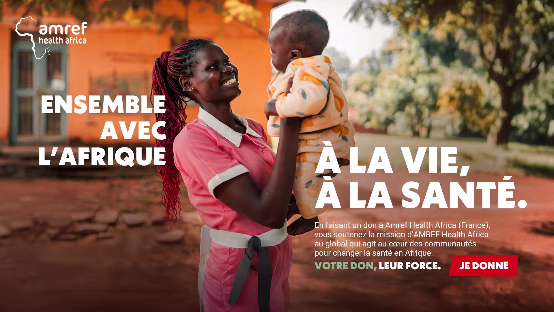 À la vie, à la santé. Campagne publicitaire Amref. Ensemble avec l'Afrique. Une maman et son enfant dans les bras