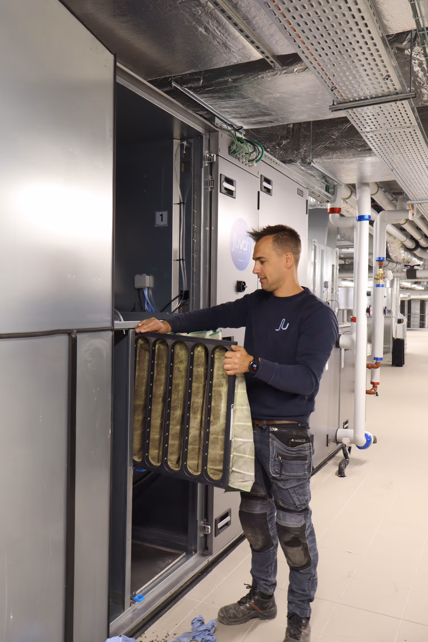 Een onderhoud van een ventilatiesysteem wordt uitgevoerd door Juvah.