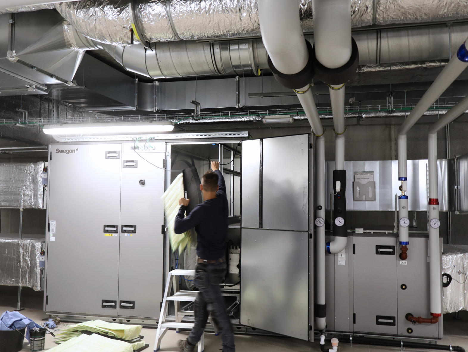 Een onderhoud van een ventilatiesysteem wordt uitgevoerd door Juvah.