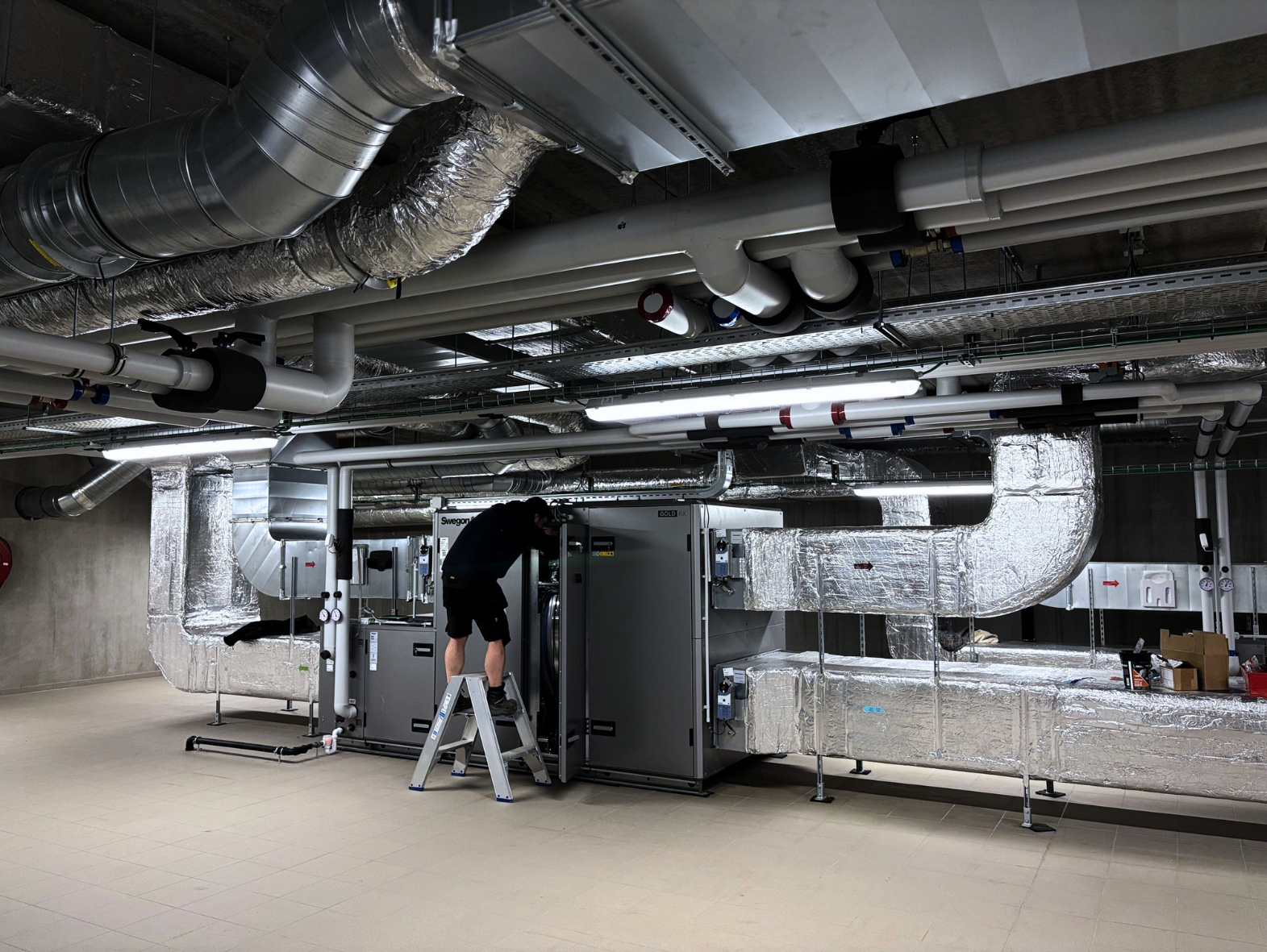 Een onderhoud van een ventilatiesysteem wordt uitgevoerd door Juvah.