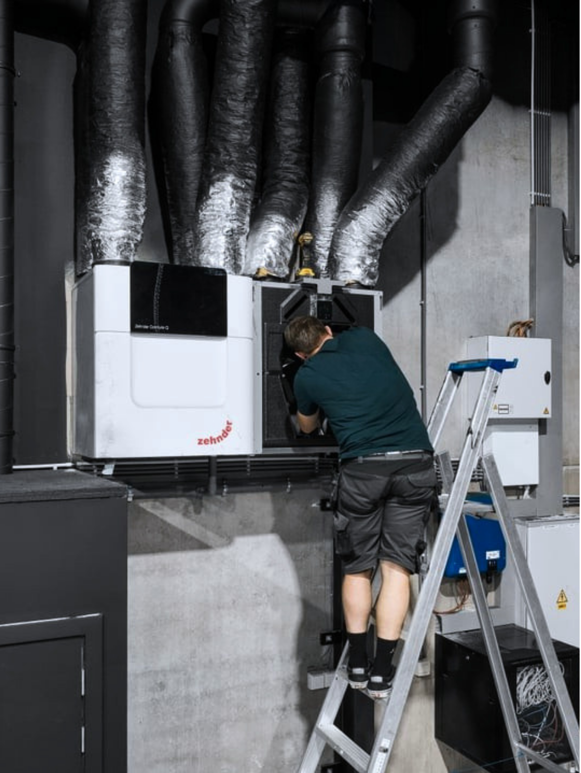 Een onderhoud van een ventilatiesysteem wordt uitgevoerd door Juvah.