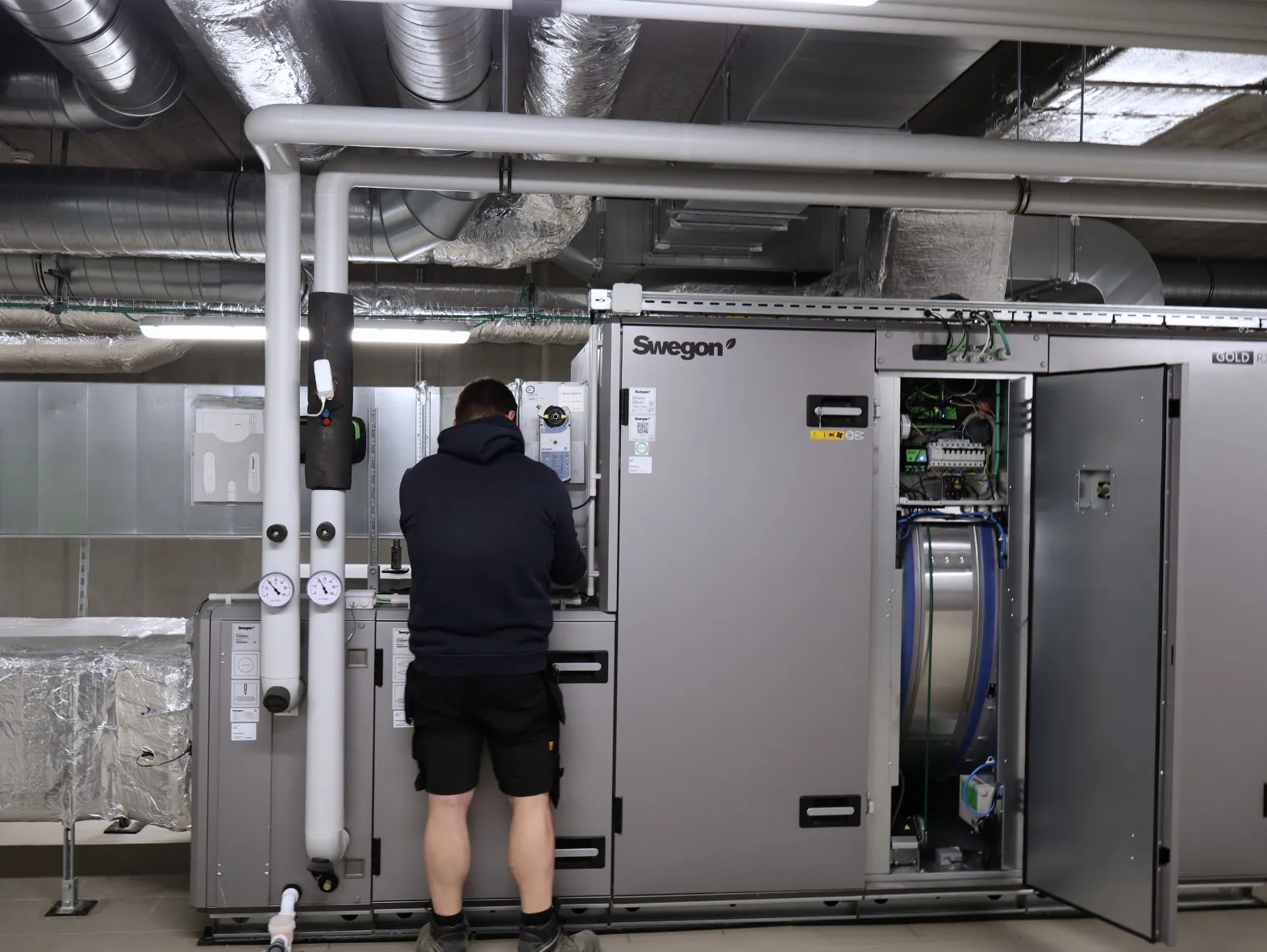 Een onderhoud van een ventilatiesysteem wordt uitgevoerd door Juvah.