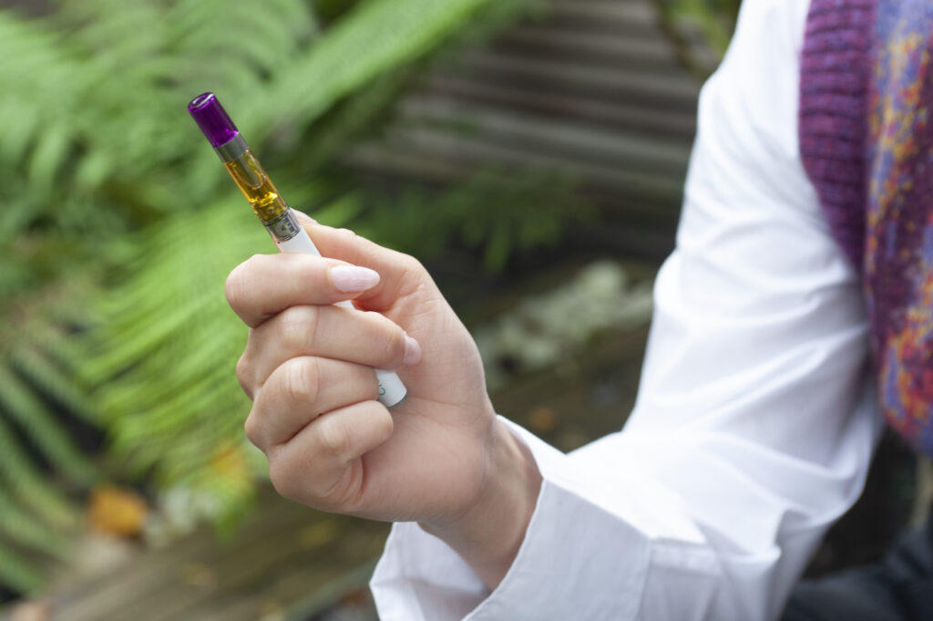 Person holding a vape pen