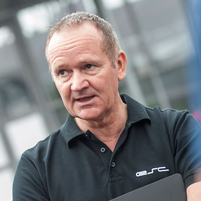 Wolfgang Kaufmann – Porsche World Cup Sieger 2001 und F3-Veteran als ESC Coach mit Klemmbrett