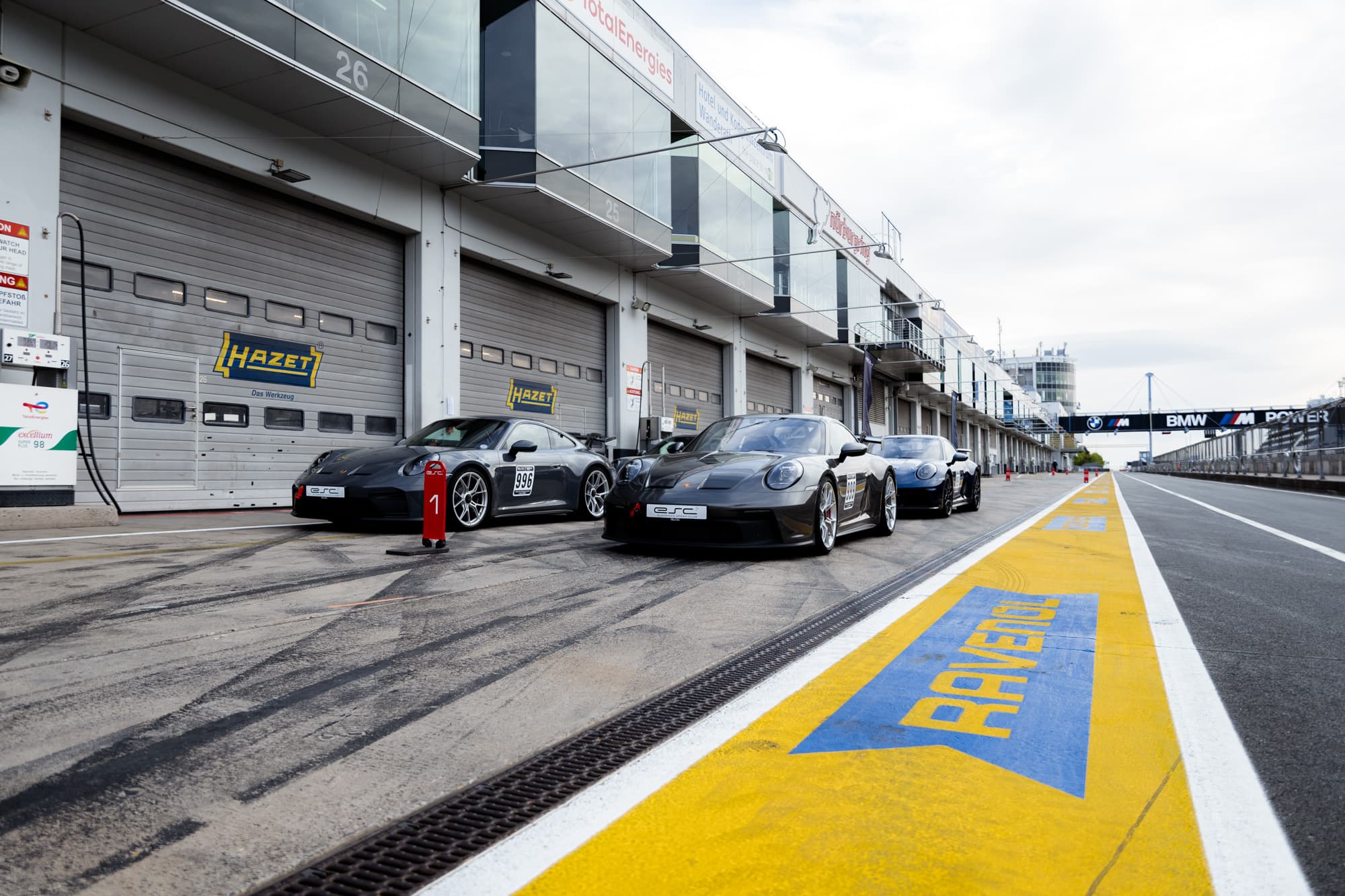 Nürburgring Grand Prix pit lane with Porsche cars from the ESC CarForGo fleet before the Trackday start