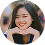 Une jeune femme souriante