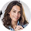 Une jeune femme souriante
