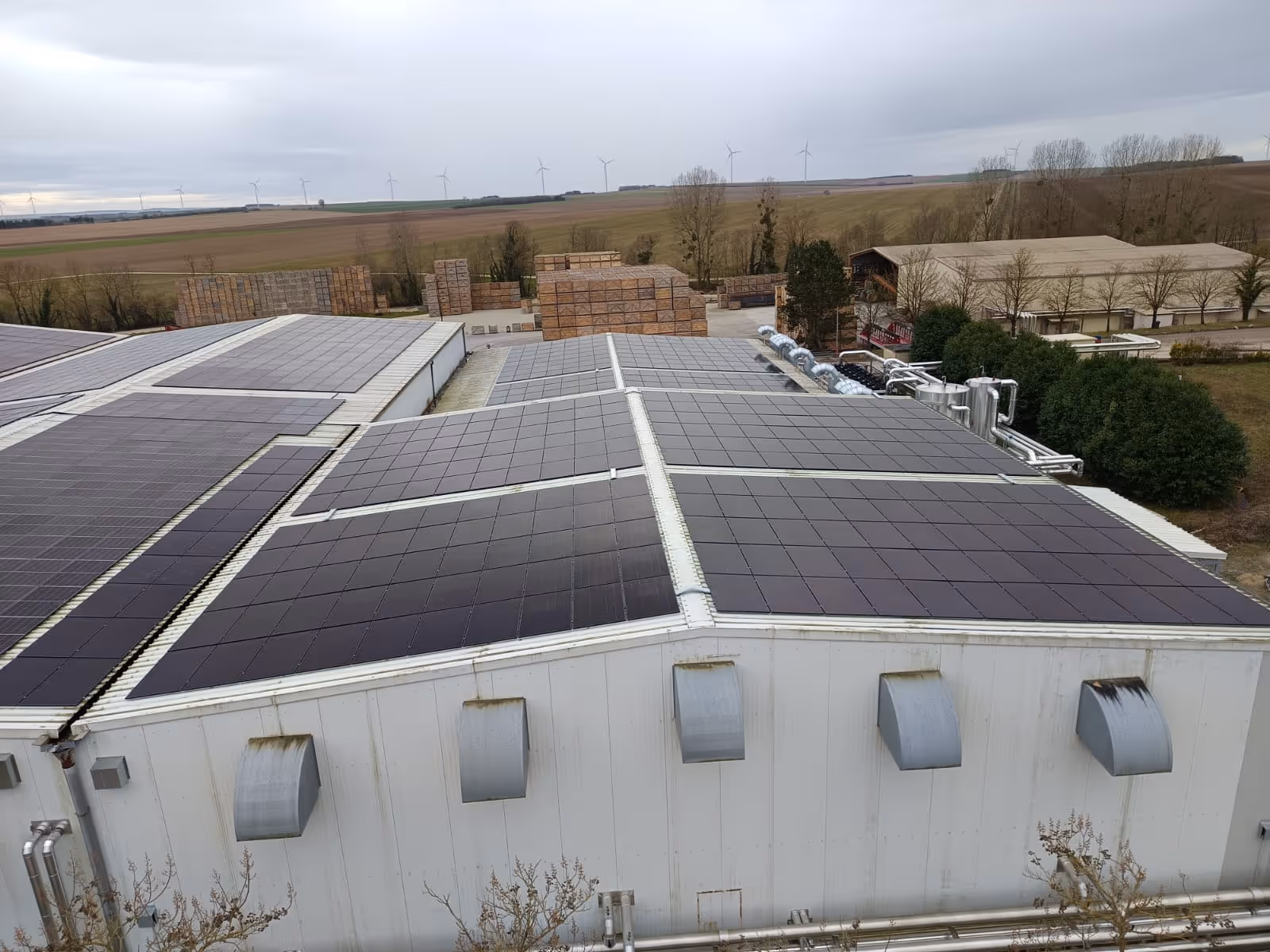 Panneaux solaire toit d'un bâtiment