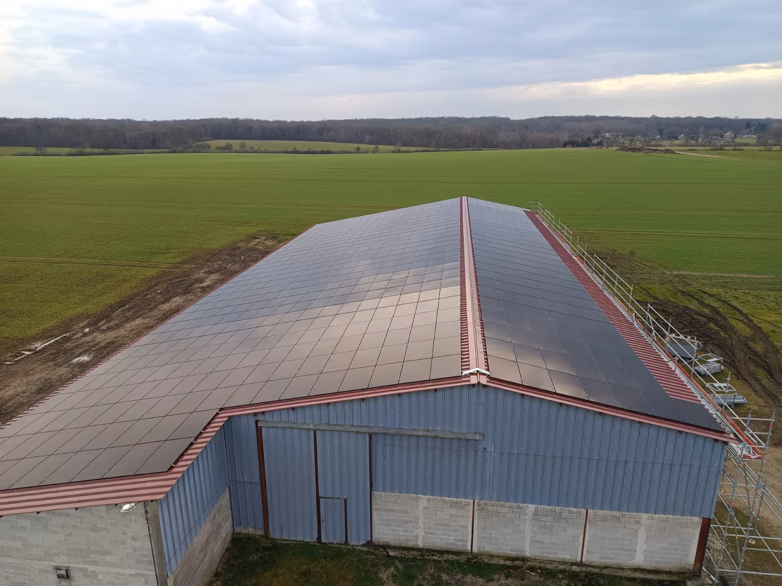 Panneaux solaire toit d'un bâtiment