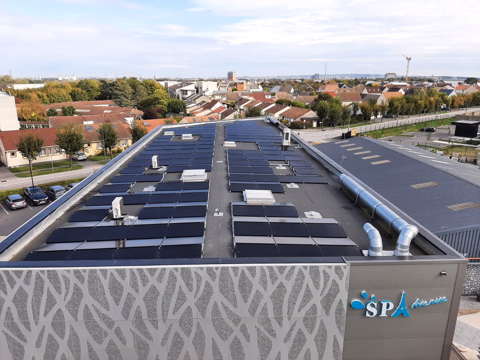 Panneaux solaire toit d'un bâtiment