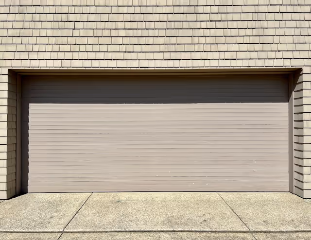 Une porte de garage Large et automatique