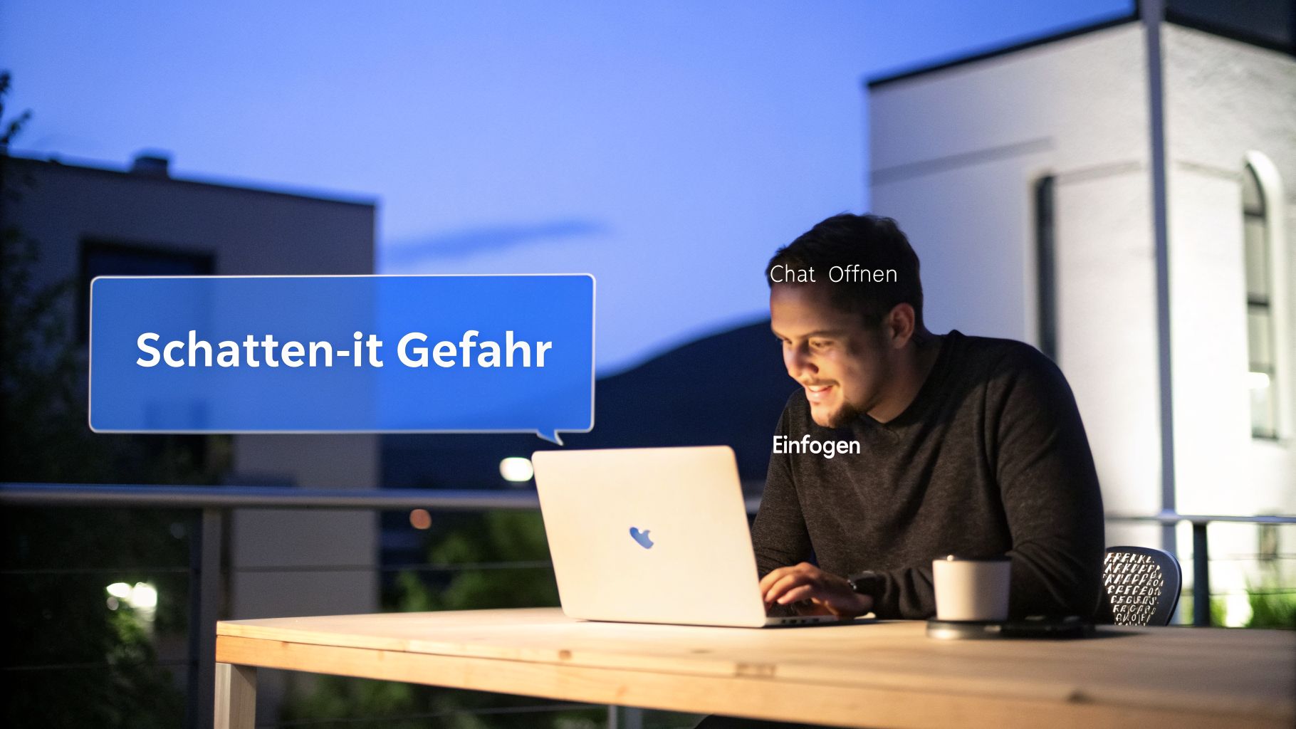 Junger Mann arbeitet lächelnd am Laptop, davor eine Sprechblase mit 'Schatten-it Gefahr' und weitere Texteinblendungen.