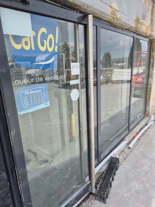 Entrée local pro Celik Menuiserie