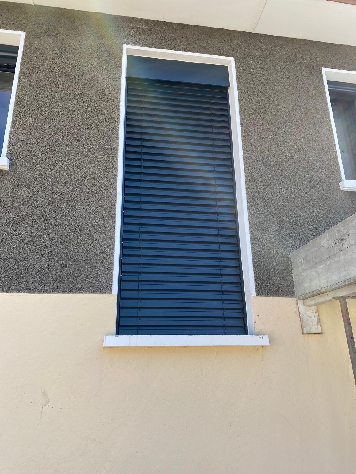 Store sur fenêtre Alu Celik Menuiserie
