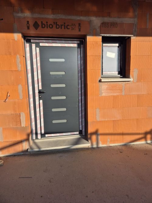 Porte + fenetre alu sur projet neuf