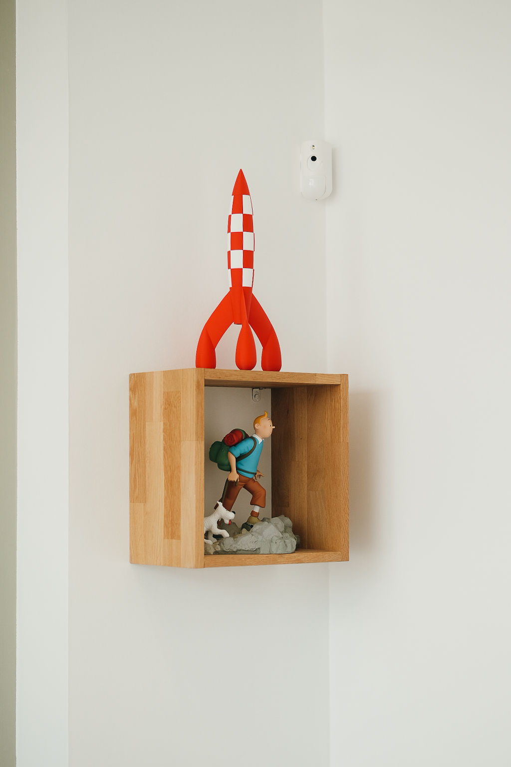 Etagère tintin dans la salle de consultation du dentiste.