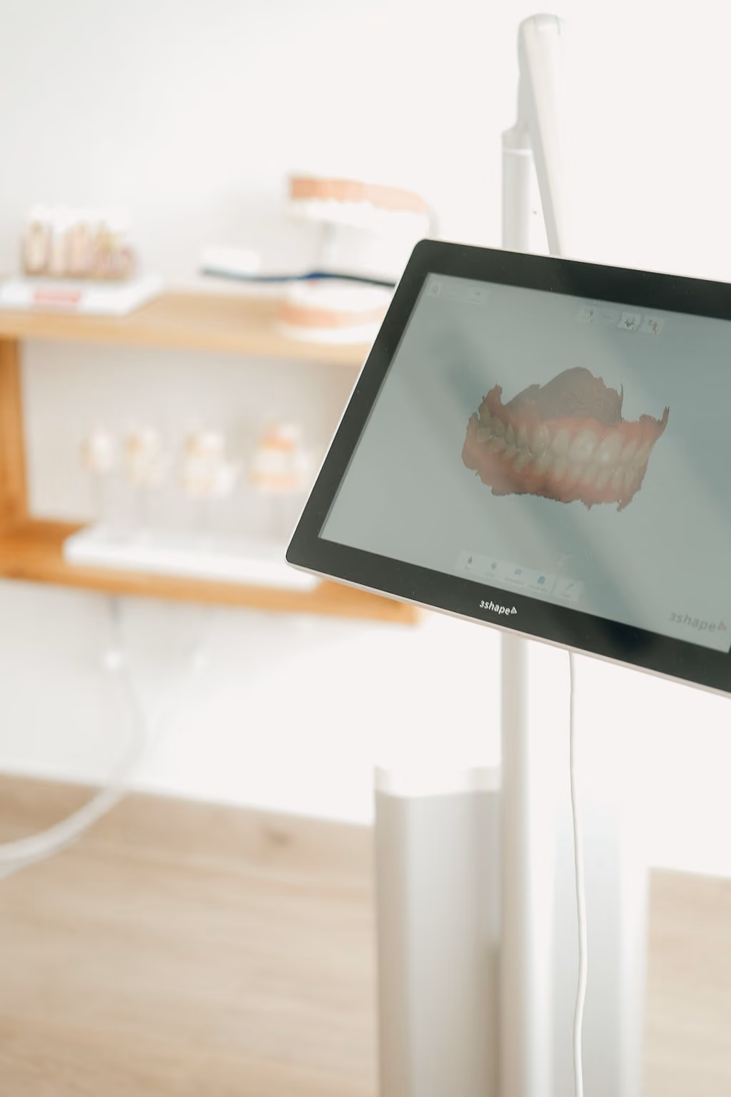 Résultat d'une radiographie en 3D sur l'écran du fauteuil de consultation.