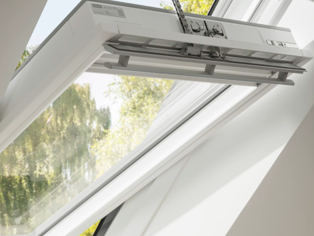 Fenêtre de toit VELUX individuelle ouverte par rotation