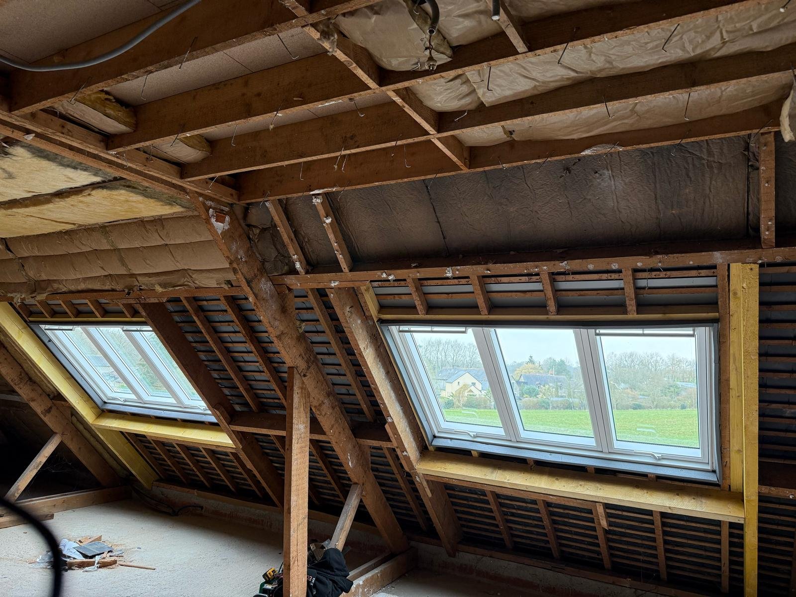 Après : ensemble de trois Velux alignés avec blocs isolants au pourtour — Melesse