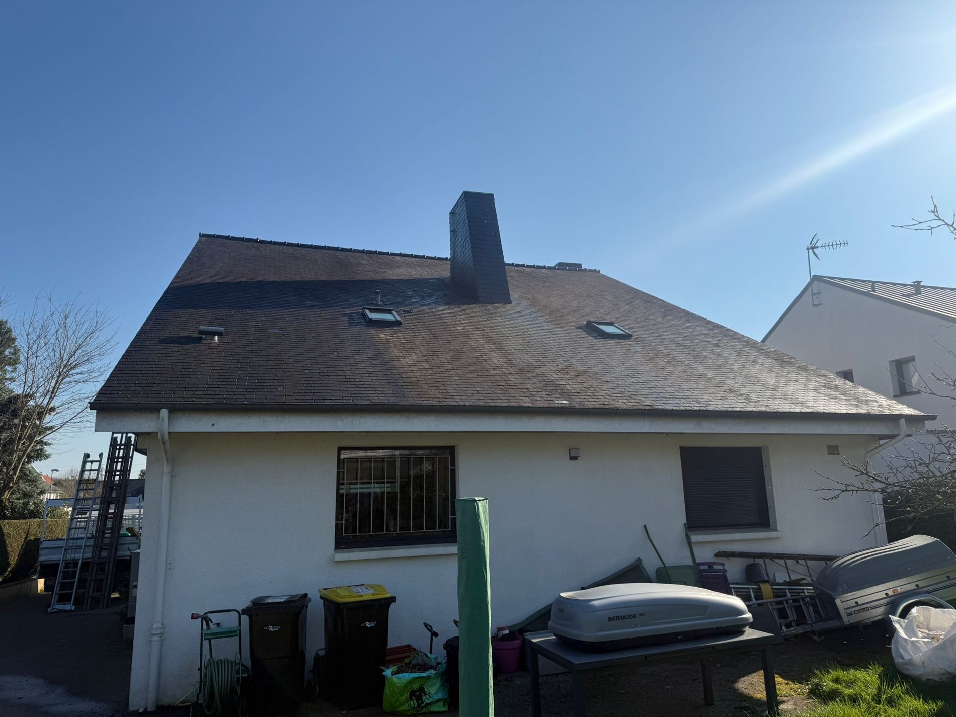 Vue d’ensemble de la maison et de sa toiture ardoise — Cesson-Sévigné
