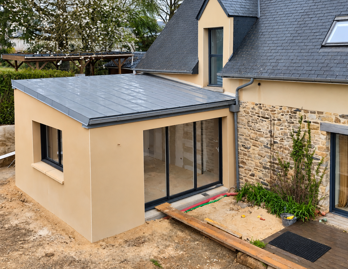 Couverture et zinguerie en zinc quartz d’une extension à Andouille-Neuville (35250)