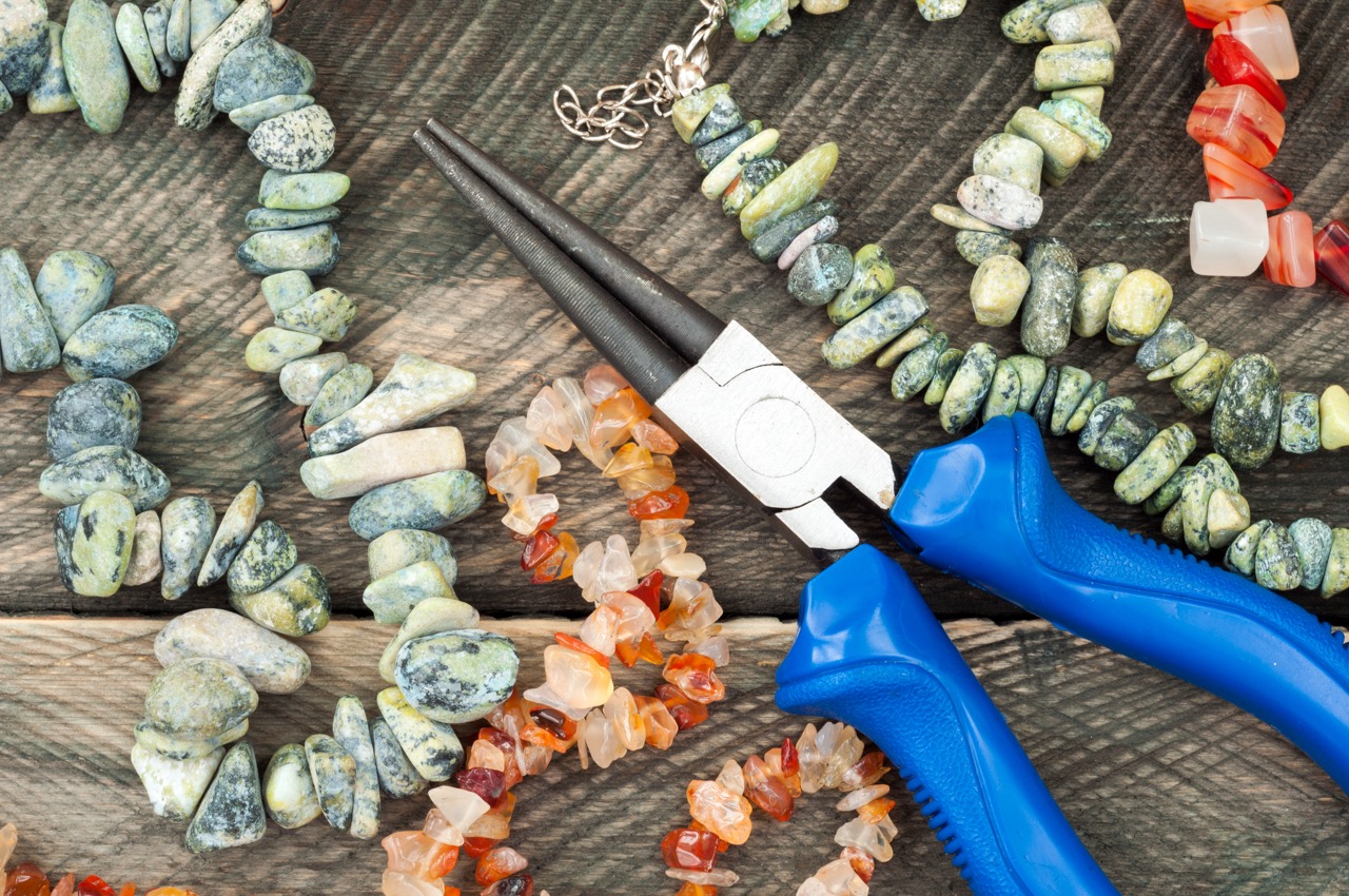 Entretenir un bracelet en pierres naturelles : le guide complet