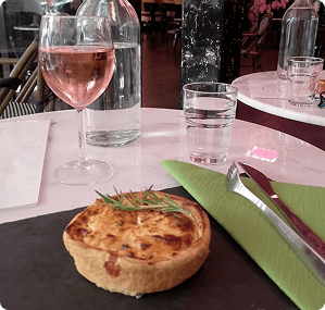 A Quiche with cheese
