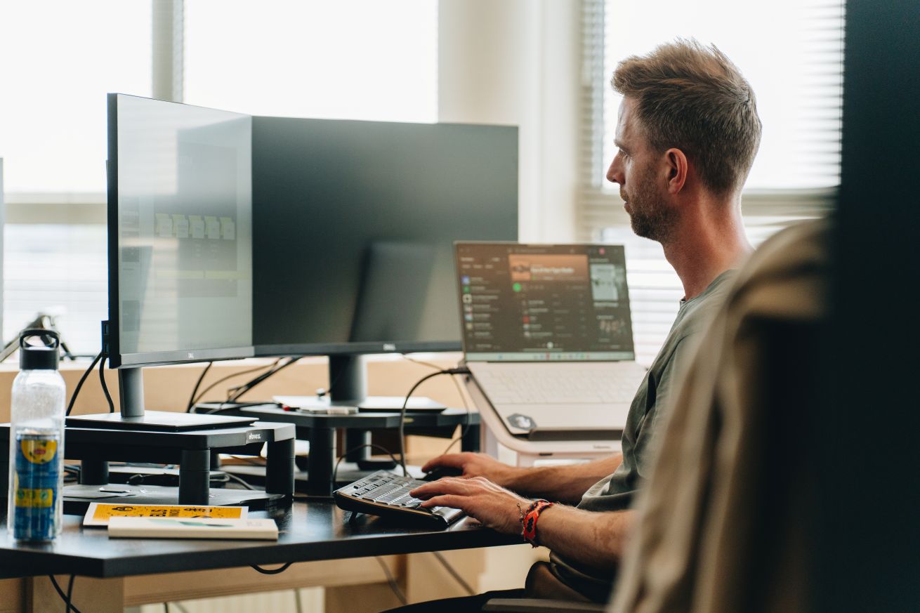 Blis Digital designer over AI in het designproces van schetsen naar prototype