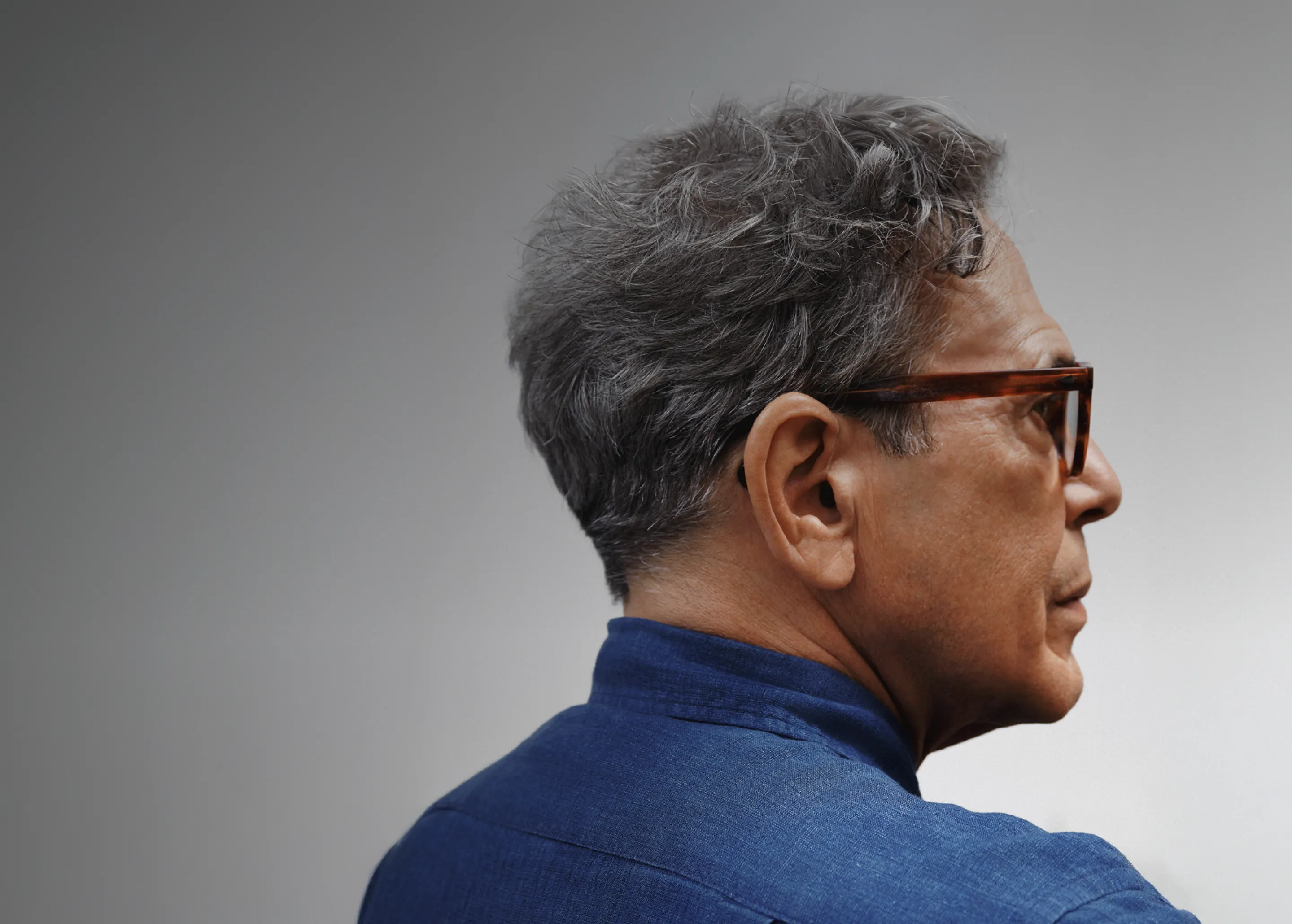 Man wearing Fortell hearing aids outdoors