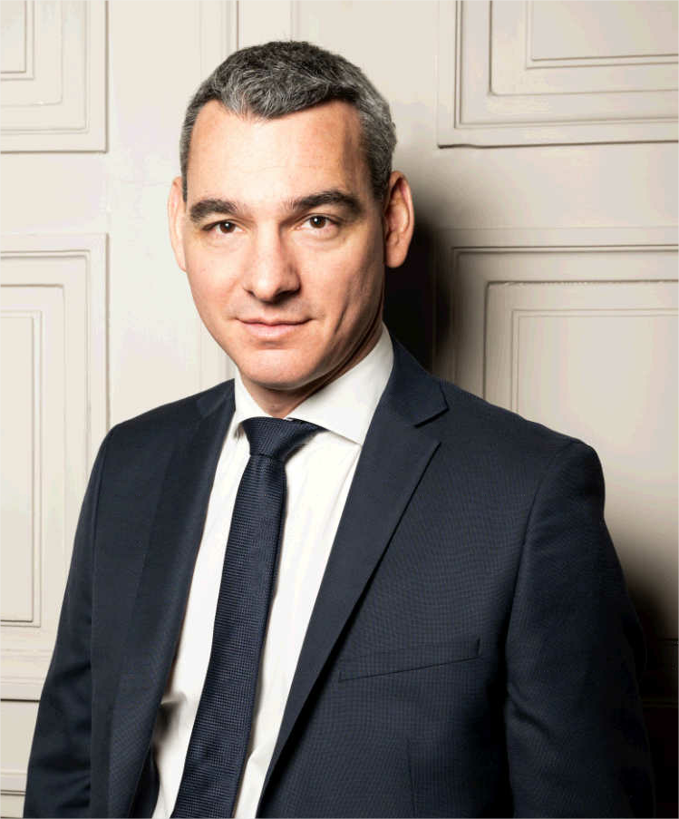 portrait de Nicolas Jacob dans un costume sombre