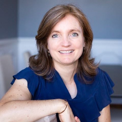 Portrait de Pascale Baussant souriante et engagée pour la finance durable.