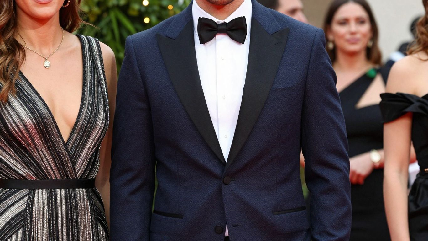 Gæst til konfirmation i festligt tøj.