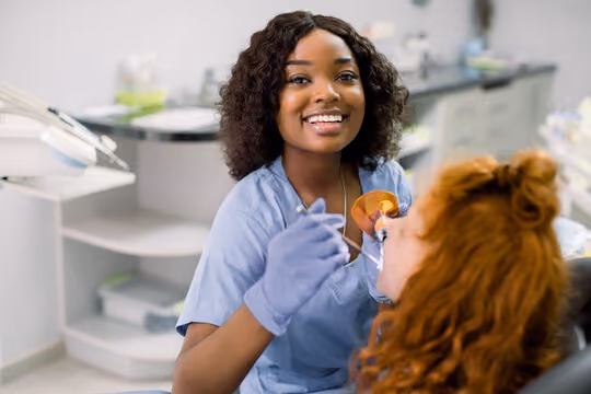 Dental Assistant Image