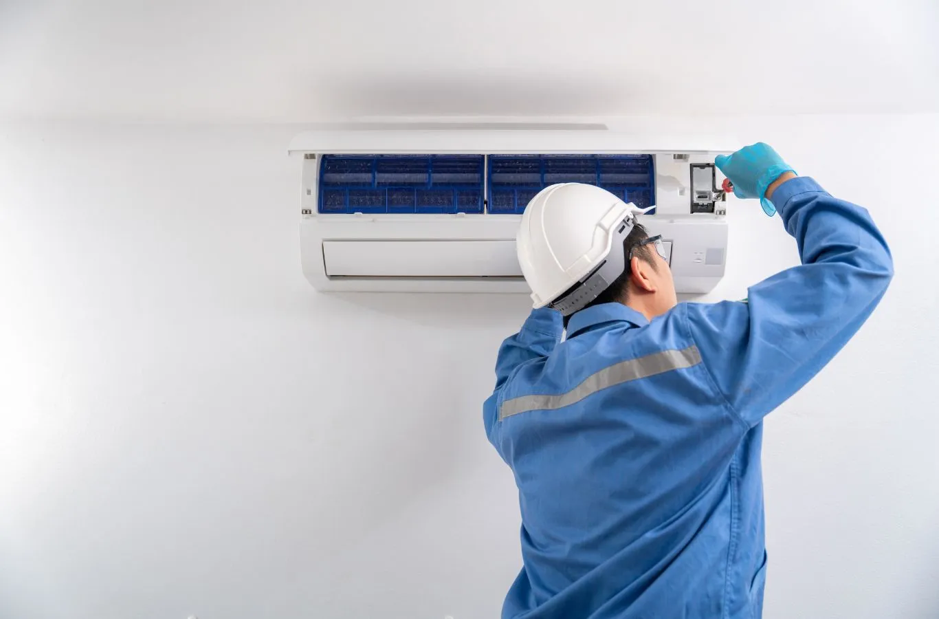 Gary Air team member performing air conditioner installation in Palmetto, FL to improve cooling efficiency and indoor comfort.