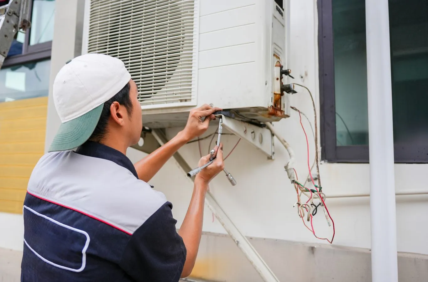 Gary Air HVAC specialist providing air conditioner repair and maintenance in Parrish, FL with professional expertise and reliable workmanship. Air Conditioner Repair & Maintenance Near Me.