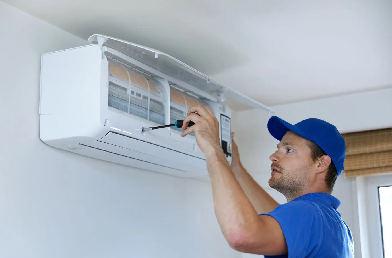 Gary Air HVAC specialist installing a high-efficiency cooling system in Palmetto, FL for dependable indoor comfort. Air Conditioner Installation Near Me.