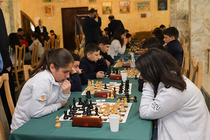 kids playing chess
