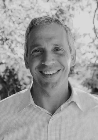 Vaughn Troyer headshot